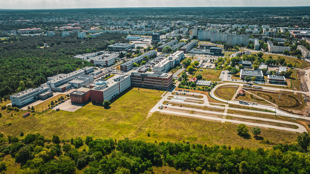 Miasteczko akademickie UMK północ - fotAndrzej Romański (2).jpg
